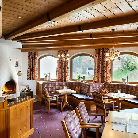 Alpenwellnesshotel Gasteigerhof Готель